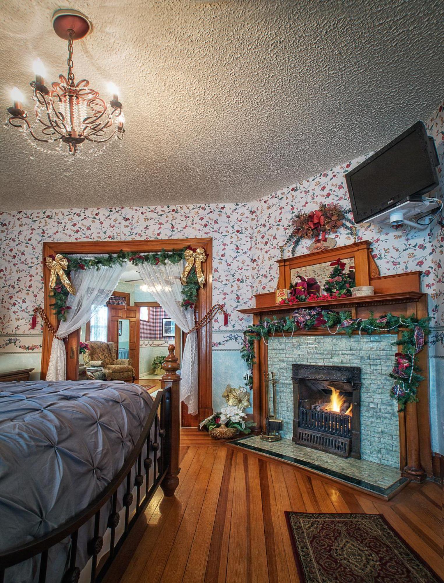 Holden House 1902 Bed & Breakfast Inn โคโลราโดสปริงส์ ภายนอก รูปภาพ
