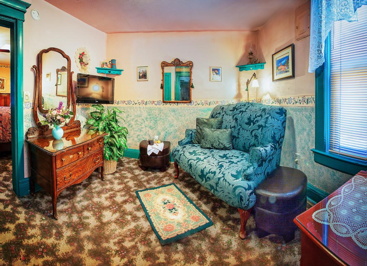 Holden House 1902 Bed & Breakfast Inn โคโลราโดสปริงส์ ภายนอก รูปภาพ