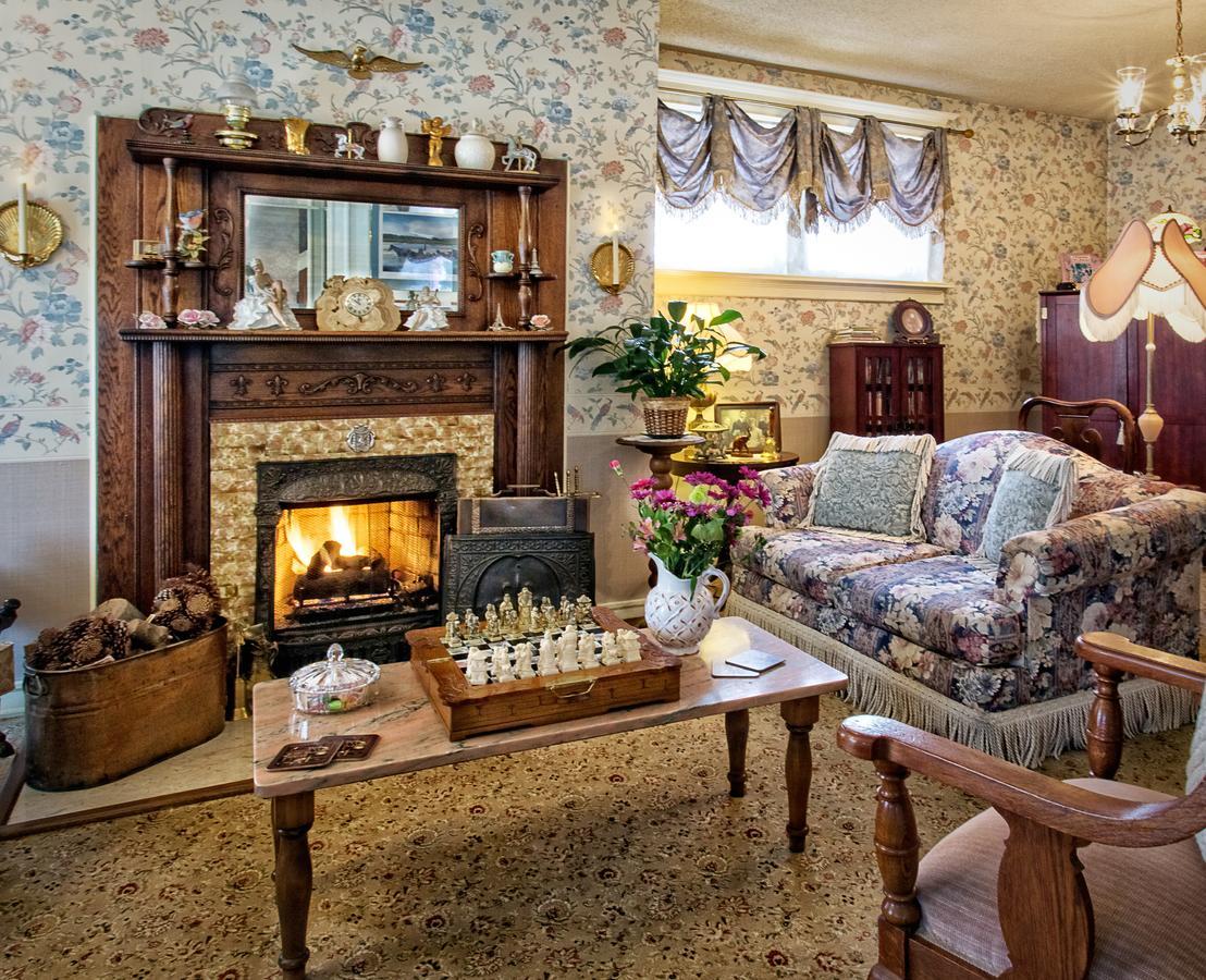 Holden House 1902 Bed & Breakfast Inn โคโลราโดสปริงส์ ภายนอก รูปภาพ