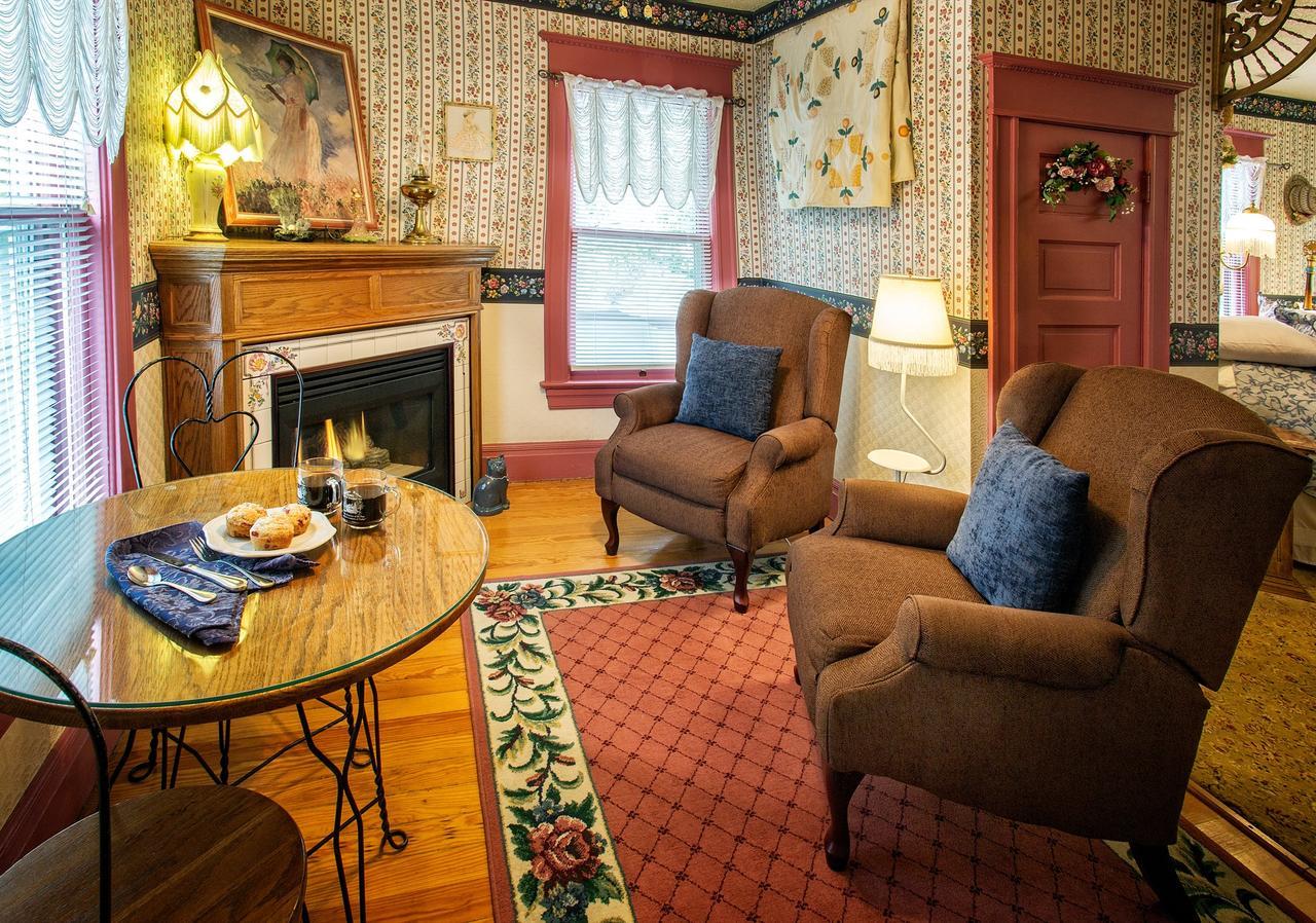 Holden House 1902 Bed & Breakfast Inn โคโลราโดสปริงส์ ภายนอก รูปภาพ