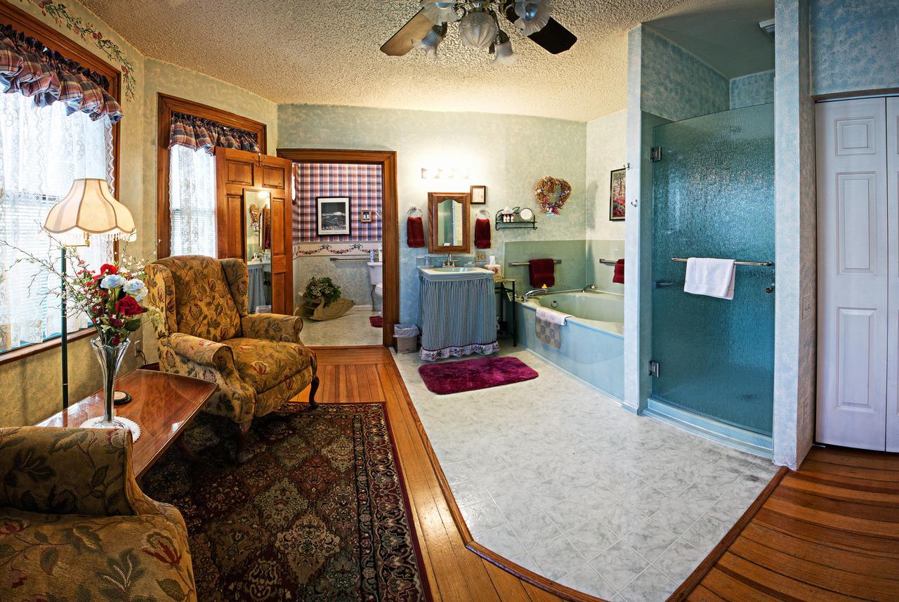 Holden House 1902 Bed & Breakfast Inn โคโลราโดสปริงส์ ภายนอก รูปภาพ