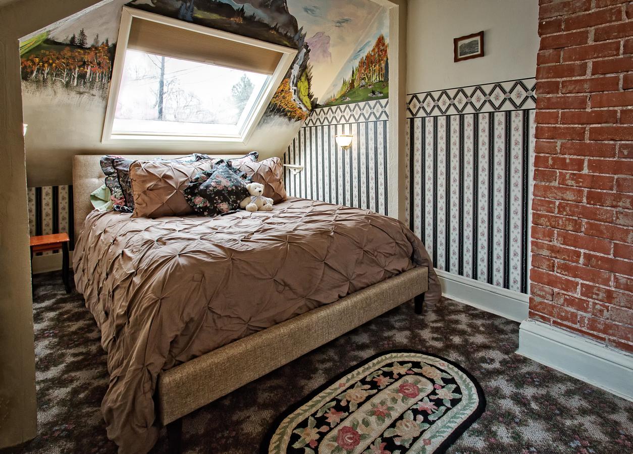 Holden House 1902 Bed & Breakfast Inn โคโลราโดสปริงส์ ภายนอก รูปภาพ