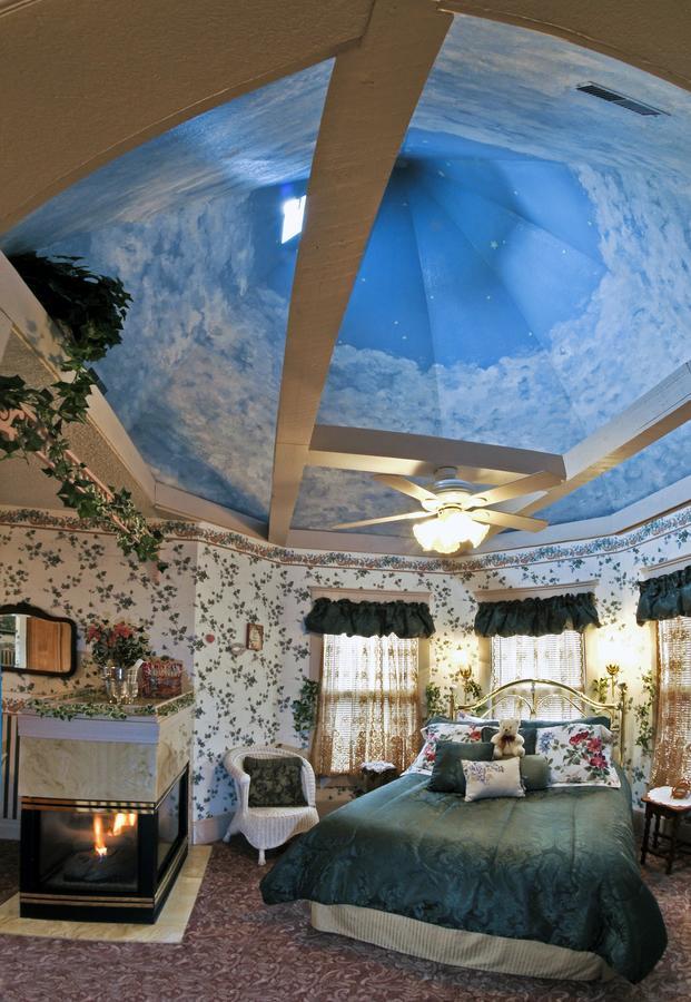 Holden House 1902 Bed & Breakfast Inn โคโลราโดสปริงส์ ภายนอก รูปภาพ