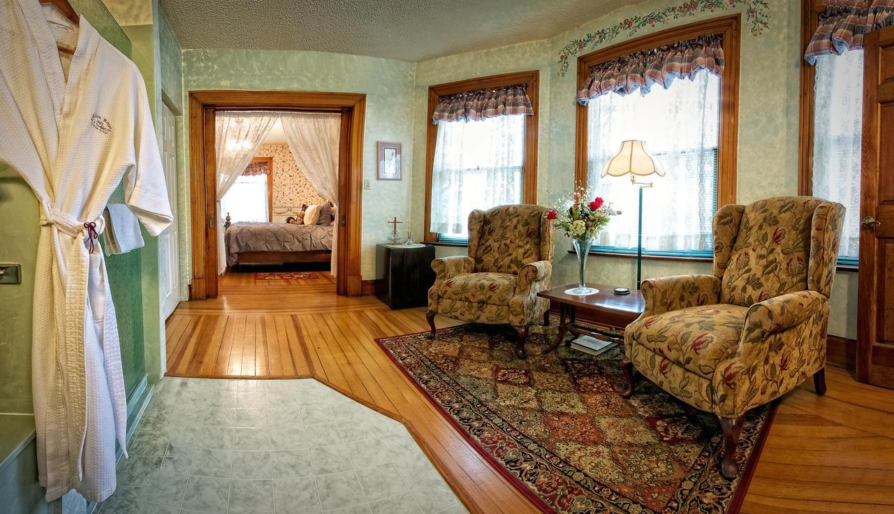 Holden House 1902 Bed & Breakfast Inn โคโลราโดสปริงส์ ภายนอก รูปภาพ