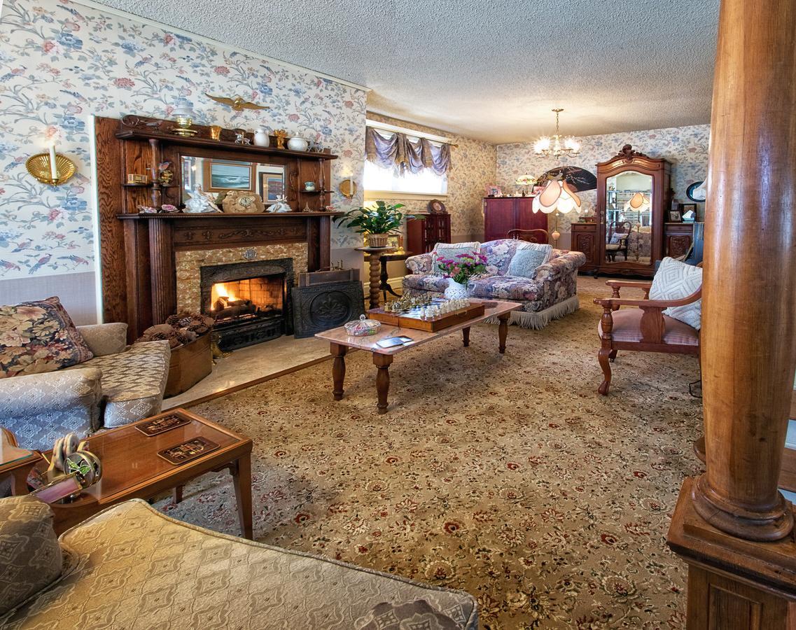 Holden House 1902 Bed & Breakfast Inn โคโลราโดสปริงส์ ภายนอก รูปภาพ
